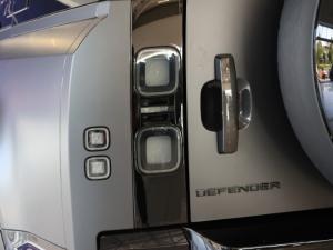 Land Rover Defender 130 D350 X-Dynamic HSE - Image 32