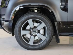 Land Rover Defender 130 D350 X-Dynamic HSE - Image 33