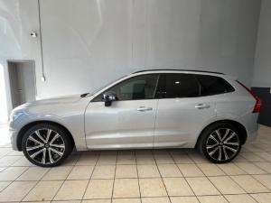 Volvo XC60 B6 AWD Ultimate Dark - Image 2