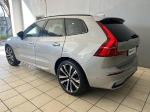 Volvo XC60 B6 AWD Ultimate Dark - Image 3