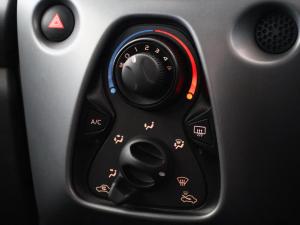 Toyota Aygo 1.0 - Image 22