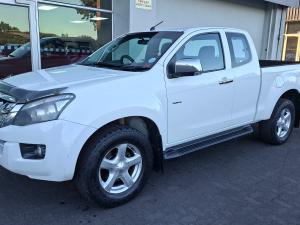 Isuzu KB 300D-Teq Extended cab 4x4 LX - Image 2