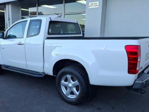 Isuzu KB 300D-Teq Extended cab 4x4 LX - Image 3