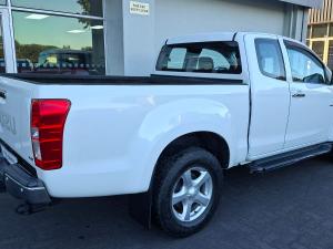 Isuzu KB 300D-Teq Extended cab 4x4 LX - Image 4