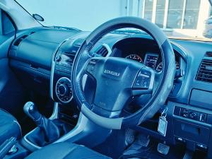 Isuzu KB 300D-Teq Extended cab 4x4 LX - Image 8