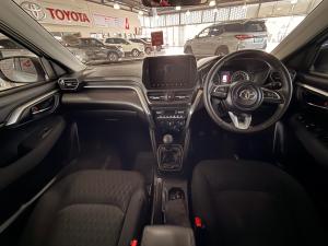 Toyota Urban Cruiser 1.5 XR manual - Image 6
