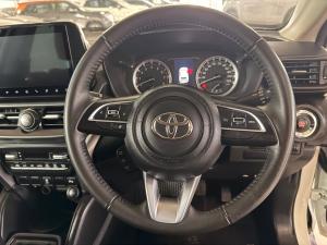 Toyota Urban Cruiser 1.5 XR manual - Image 8