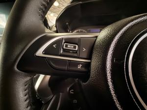 Toyota Urban Cruiser 1.5 XR manual - Image 9