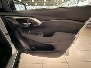 Toyota Urban Cruiser 1.5 XR manual - Image 22