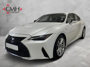 Lexus IS 300h SE - Image 1