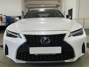 Lexus IS 300h SE - Image 2
