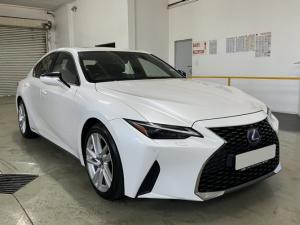 Lexus IS 300h SE - Image 3