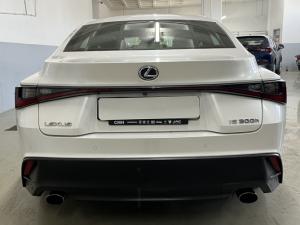 Lexus IS 300h SE - Image 5