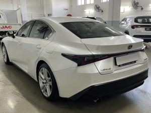 Lexus IS 300h SE - Image 6