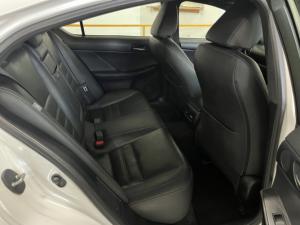 Lexus IS 300h SE - Image 8