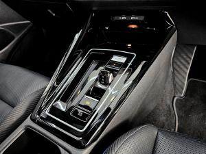 Volkswagen Golf R - Image 18
