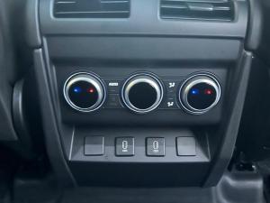 Land Rover Defender 110 D250 X-Dynamic SE - Image 11