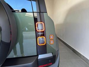 Land Rover Defender 110 D250 X-Dynamic SE - Image 13