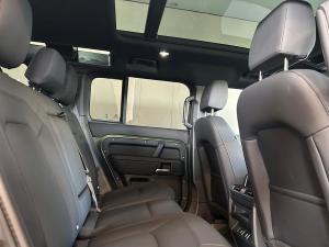 Land Rover Defender 110 D250 X-Dynamic SE - Image 17