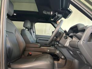 Land Rover Defender 110 D250 X-Dynamic SE - Image 18