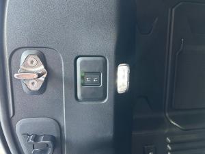 Land Rover Defender 110 D250 X-Dynamic SE - Image 19