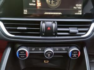 Alfa Romeo Giulia 2.0T - Image 12