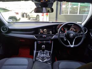 Alfa Romeo Giulia 2.0T - Image 17