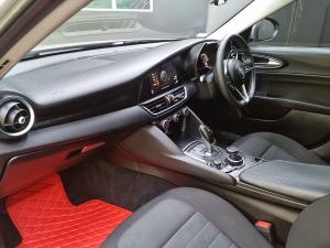Alfa Romeo Giulia 2.0T - Image 24