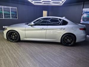 Alfa Romeo Giulia 2.0T - Image 2