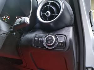 Alfa Romeo Giulia 2.0T - Image 9