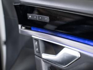 Volkswagen Touareg V6 TDI Executive R-Line - Image 19