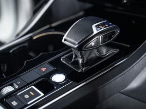 Volkswagen Touareg V6 TDI Executive R-Line - Image 20