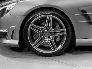 Mercedes-Benz SL SL63 - Image 19