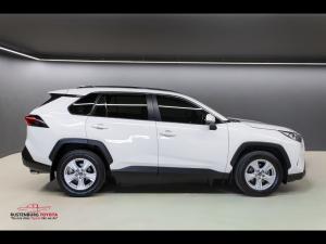 Toyota RAV4 2.0 GX auto - Image 3