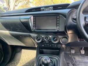 Toyota Hilux 2.4 GD-6 RB SRXE/CAB - Image 17