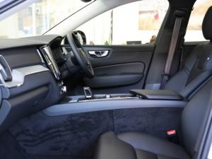 Volvo XC60 T8 Recharge AWD R-Design - Image 4