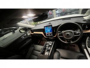 Volvo XC60 T8 Plug-In Hybrid AWD Ultra Dark - Image 4