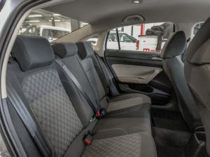 Volkswagen Polo sedan 1.6 manual - Image 9