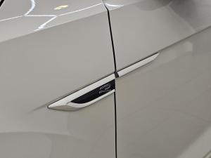 Volkswagen T-Roc 2.0TSI 4Motion R-Line - Image 9