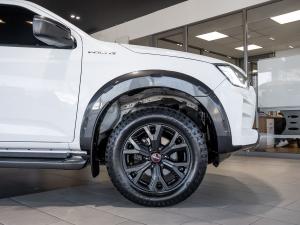 Isuzu D-Max 3.0TD double cab V-Cross - Image 15