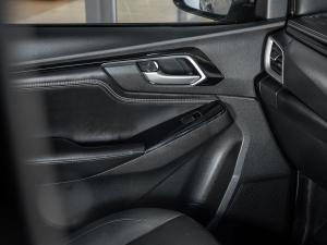 Isuzu D-Max 3.0TD double cab V-Cross - Image 22