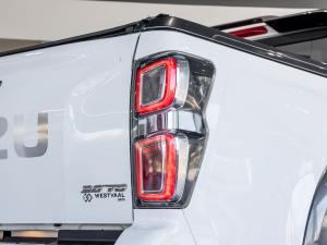 Isuzu D-Max 3.0TD double cab V-Cross - Image 9