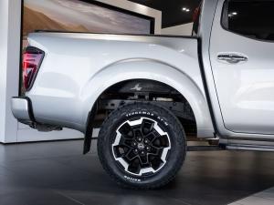 Nissan Navara 2.5DDTi double cab LE Plus 4x4 - Image 13