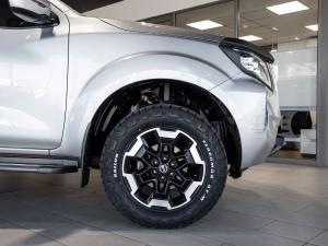 Nissan Navara 2.5DDTi double cab LE Plus 4x4 - Image 14