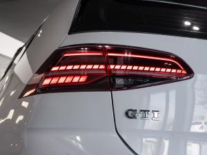 Volkswagen Golf GTI - Image 12