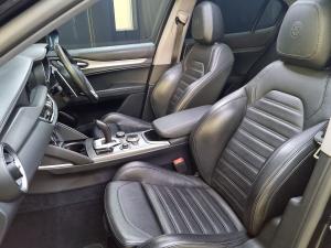 Alfa Romeo Stelvio 2.0T Veloce Q4 - Image 16