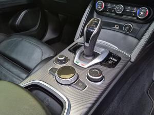 Alfa Romeo Stelvio 2.0T Veloce Q4 - Image 25