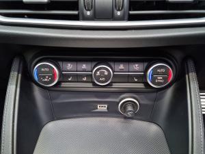 Alfa Romeo Stelvio 2.0T Veloce Q4 - Image 26