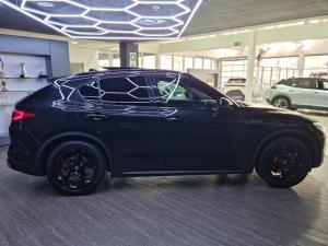 Alfa Romeo Stelvio 2.0T Veloce Q4 - Image 9
