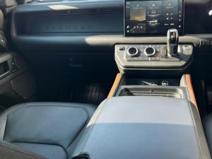 Land Rover Defender 110 D300 X - Image 13